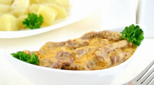 Beef with champignons in creamy sauce - a hearty dish in the Consolidation phase of the Dukan diet